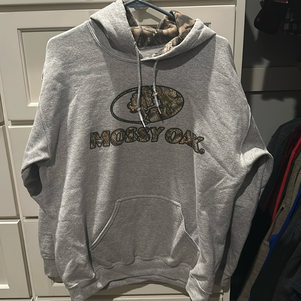 Mossy Oak hooded gray/camo sweatshirt.  Men’s Size M